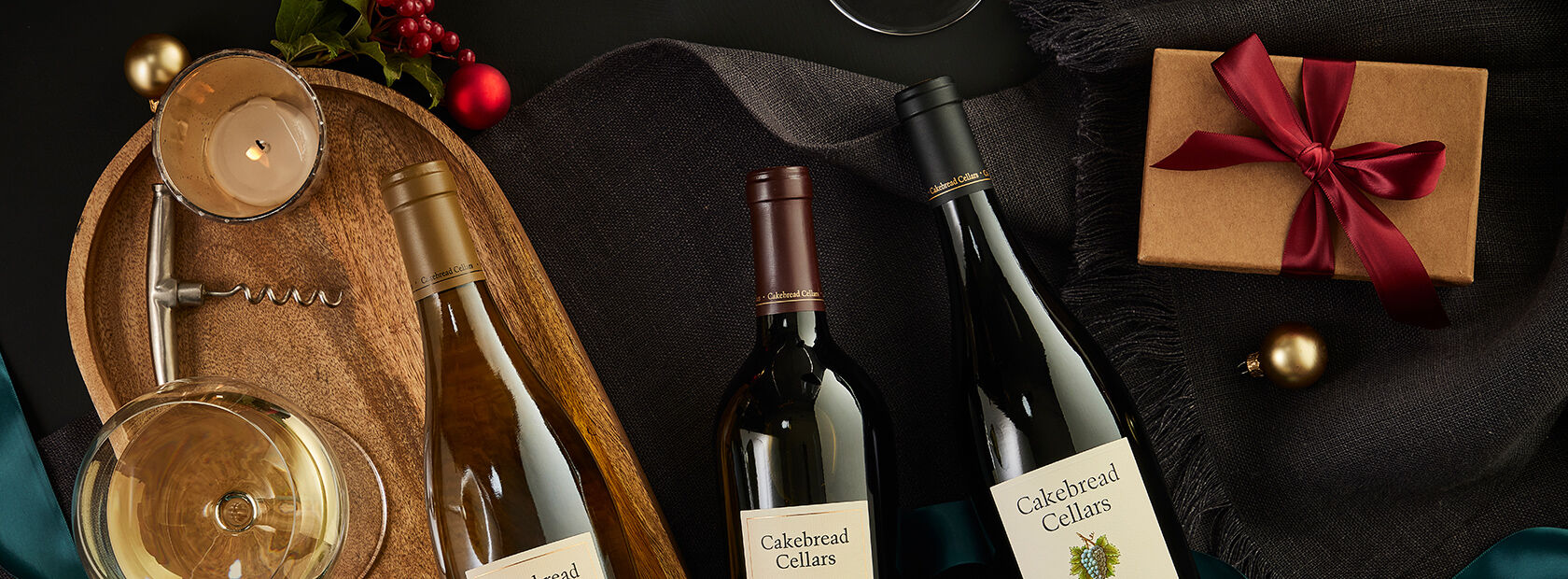 https://www.cakebread.com/dw/image/v2/BGJG_PRD/on/demandware.static/-/Library-Sites-CakebreadSharedLibrary/default/dwc3555716/images/backgrounds/Holiday-Gifts-Header.jpg